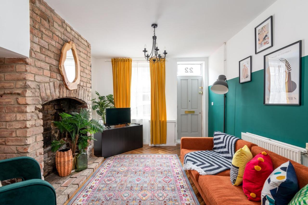 Pass The Keys Gorgeous Terrace Near Bishy Road Villa York Buitenkant foto